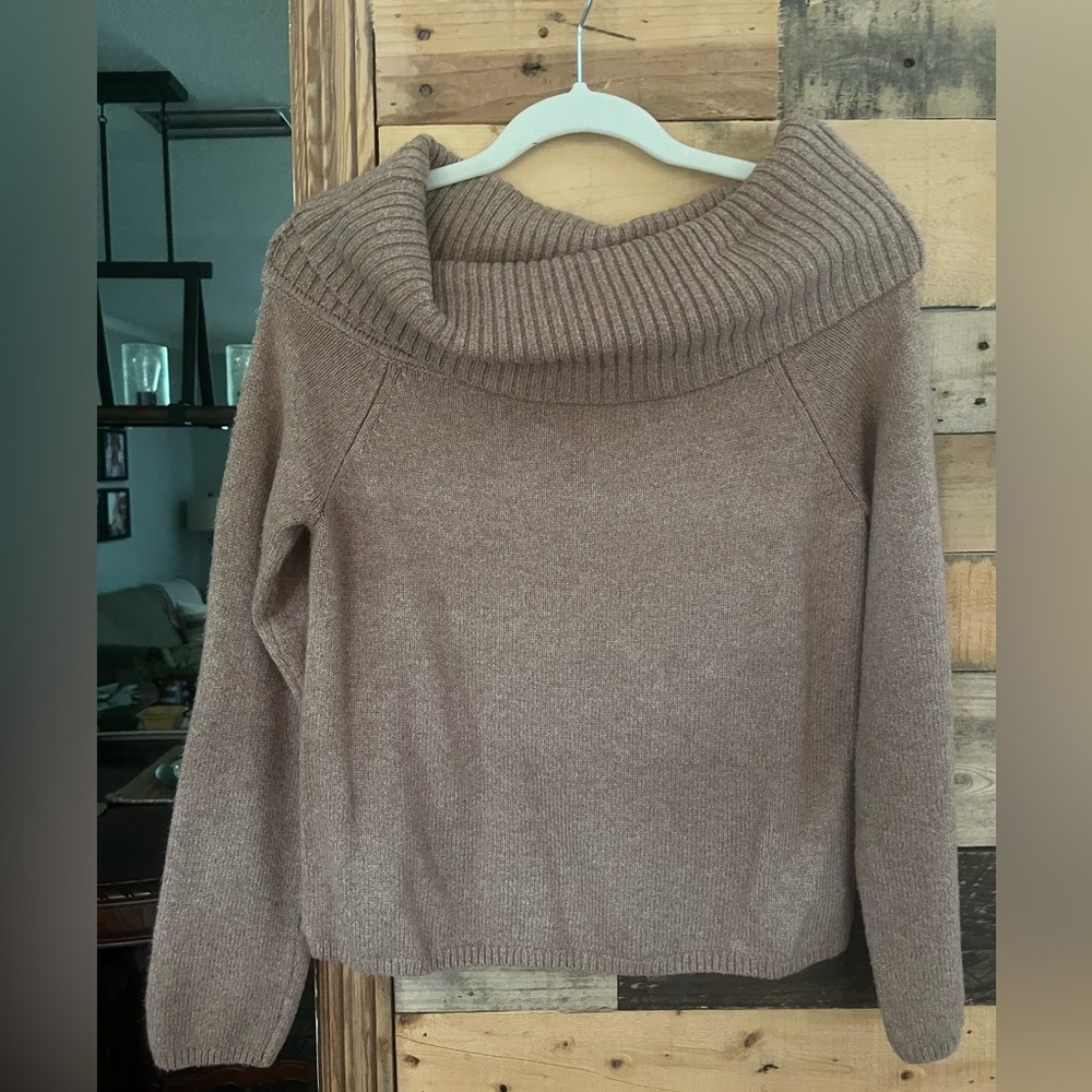Off the shoulder Old Navy sweater, size medium.